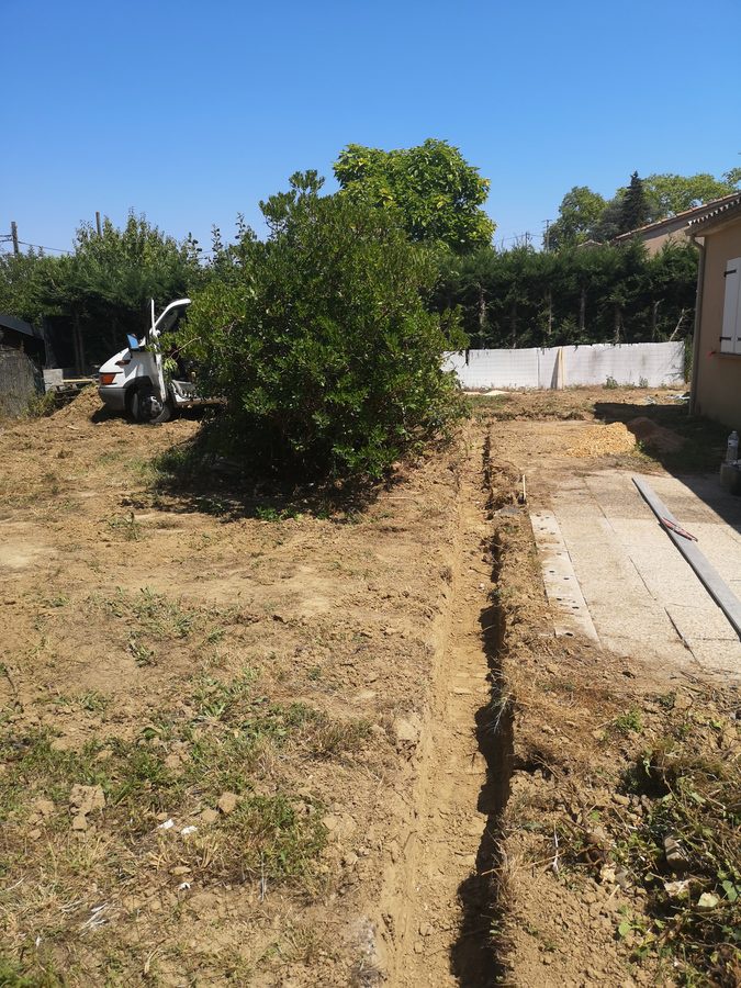 Tranchée propre pour fondation - Chantier TERRASSUR